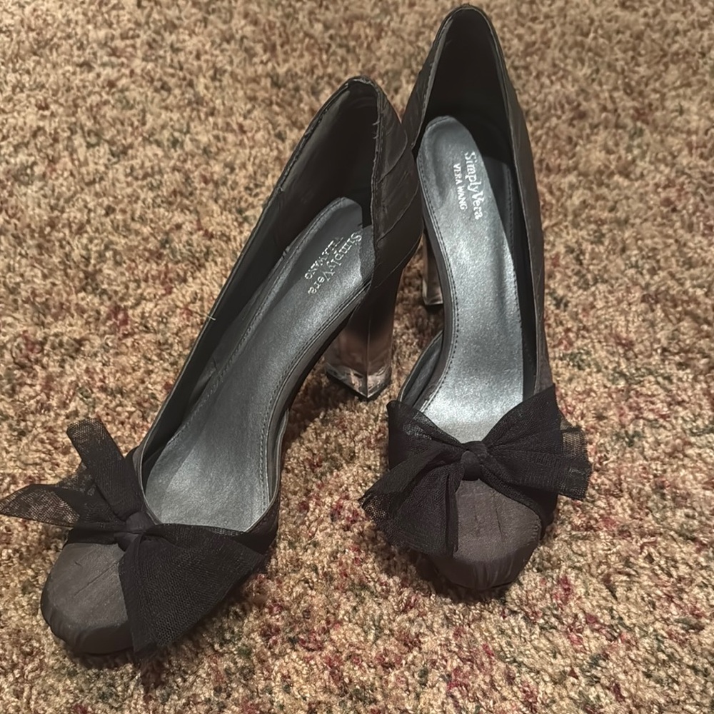 Sumply Vera Wang Black Bow  clear Heels